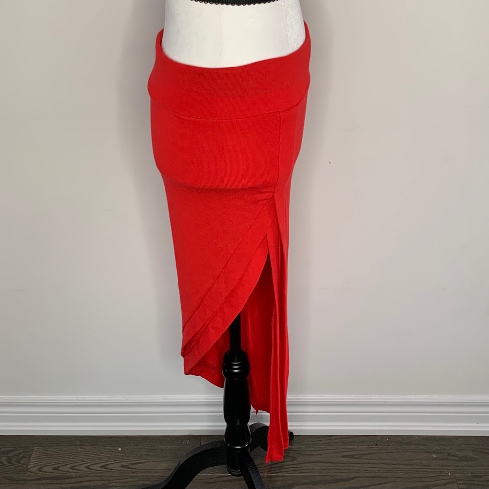 Red skirt - Picture 4 of 4